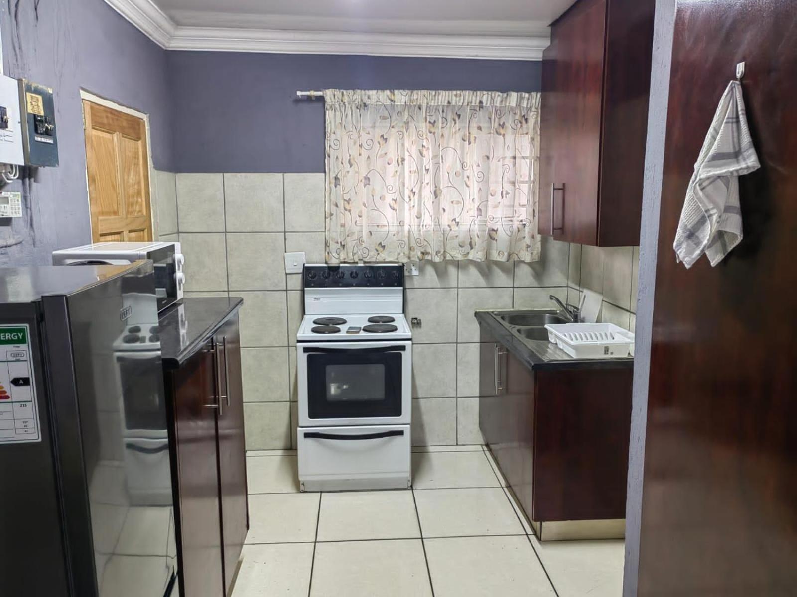 Sibahlenomhlambi Guesthouse Спрингс Экстерьер фото