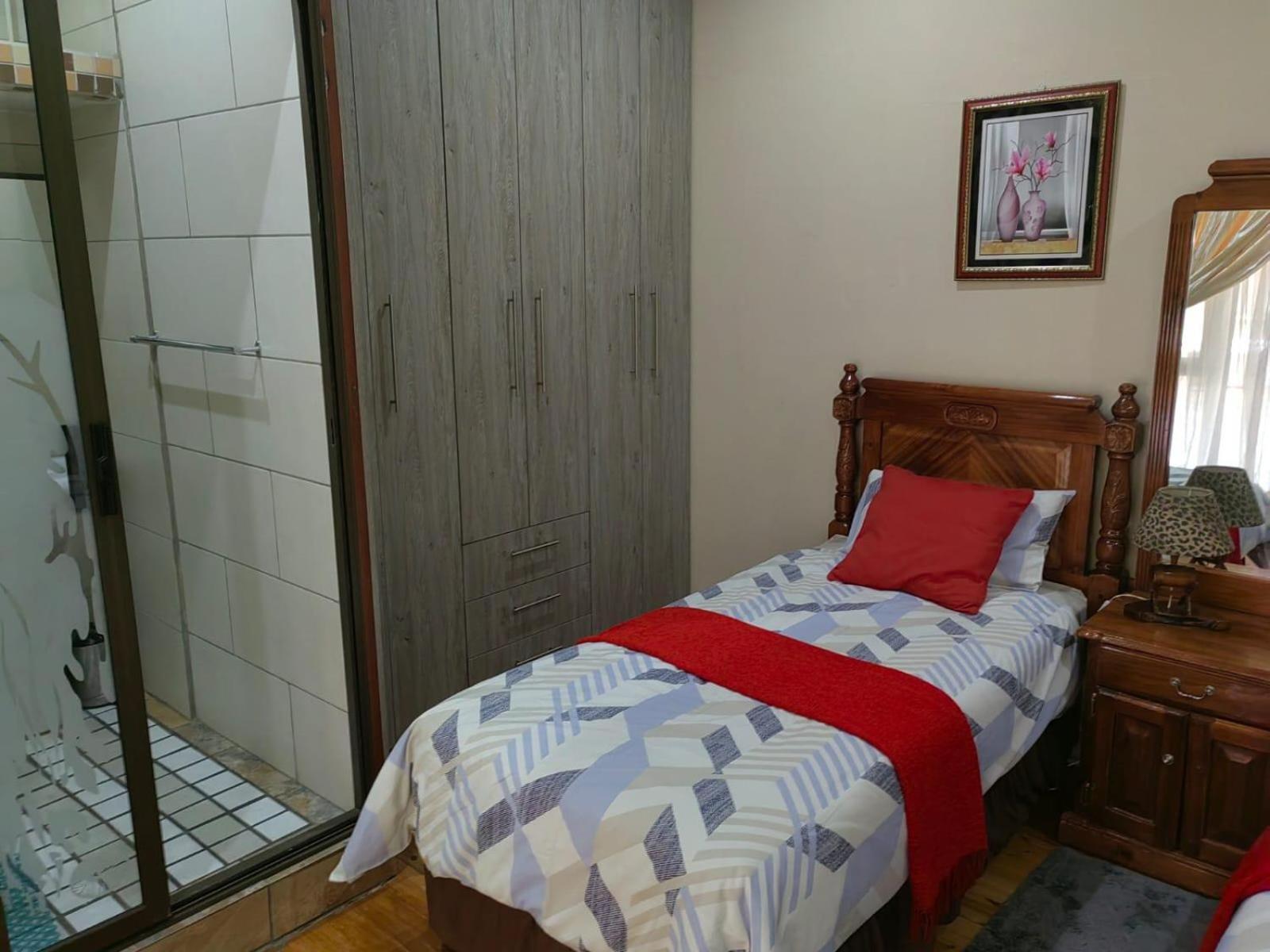 Sibahlenomhlambi Guesthouse Спрингс Номер фото
